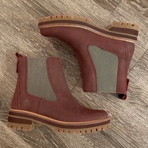 Timberland WOMEN'S COURMAYEUR VALLEY CHELSEA BOOTS